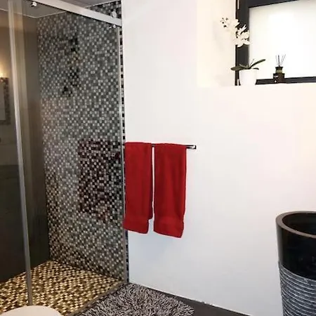 Beau Dans Ancienne Grange Renovee.